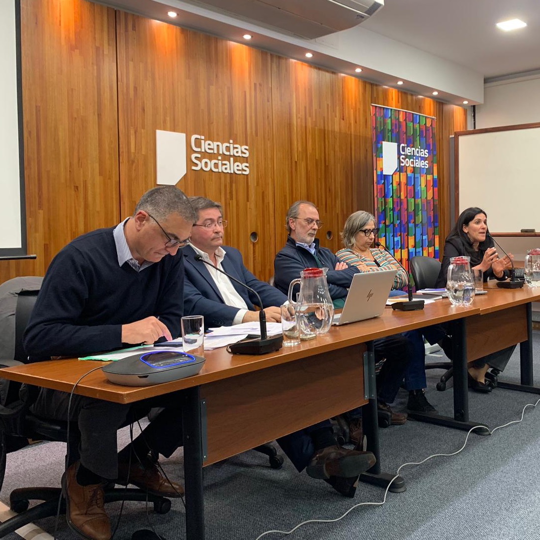 EconomistasURU's tweet photo. 🔙 El pasado martes compartimos un nuevo Diálogo de Agenda: “La Salud en Uruguay. Desafíos y Propuestas” 🇺🇾⚕️

🤝 Muchas gracias Z. Arteta (@Frente_Amplio), L. Cipriani (@PNACIONAL), G. Mieres (@pindependiente_), L. Quintana (@Cabildo_UY) y A. Tchekmedyian (@PartidoColorado). https://t.co/MQVHWMnDQR