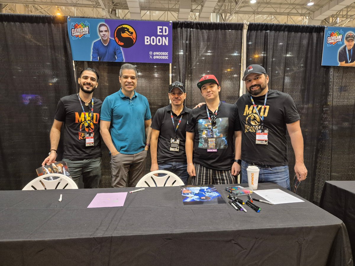 RealmKast's tweet photo. Anyone know who these guys are? They were pretty cool and fun to talk to...

@noobde @therealsaibot @youngsaibot at @gameoncleveland in support of @RaidenScience in the @Fight4Rare!

#MortalKombat #MortalKombat1 #MK1 #Fight4Rare #RaidenScienceFoundation #ClevelandGamingClassic #CGC #KhaosReigns