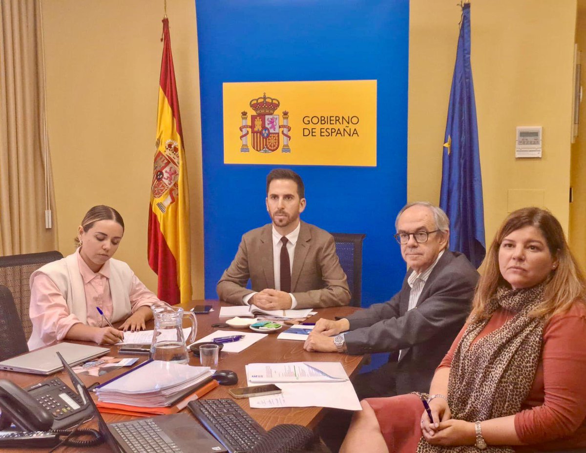 laborpar's tweet photo. 🤝 La Junta Directiva de Laborpar se celebra con Jaime Iglesias, el Comisionado Especial para el PERTE de la Economía Social.

💼 Se ha aprobado un grupo de trabajo para estudiar, de forma integral, la Ley de Sociedades Laborales.

#EconomíaSocial #SociedadesLaborales https://t.co/hBAjrJjraP
