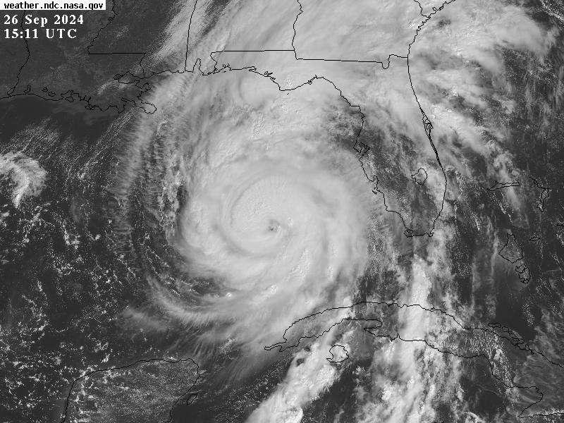 #Helene is strengthening steadily this morning, with the eye becoming more apparent on visible satellite. Convection has been firing consistently in the N eyewall, but not wrapping around totally, maybe due to dry air intrusions. Only about 12h to landfall, so we'll see if it