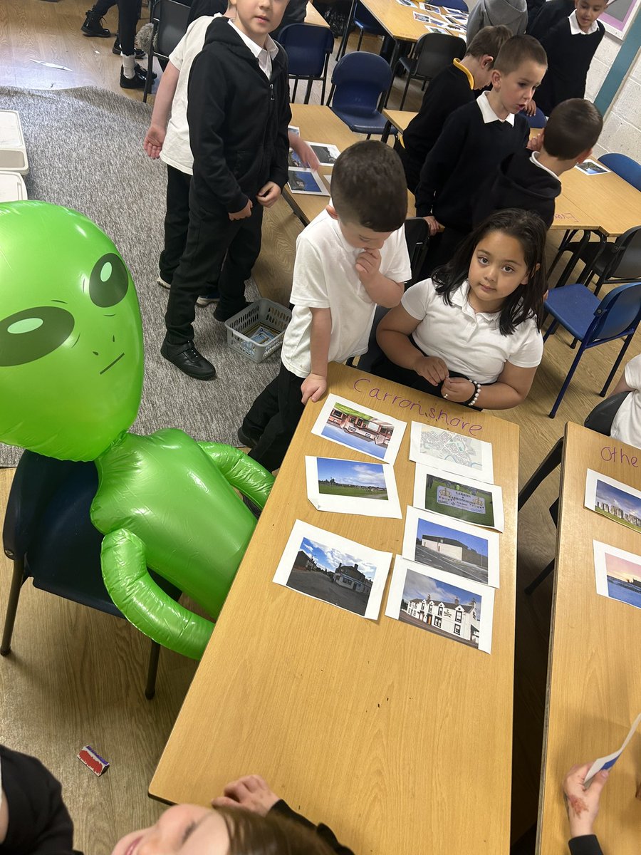 CarronshoreP23's tweet image. The children in P2 were teaching Zorian the Alien all about different places in Carronshore. They did a great job of separating pictures into places in Carronshore and other parts of the world #ourlocalarea @carronshoreps