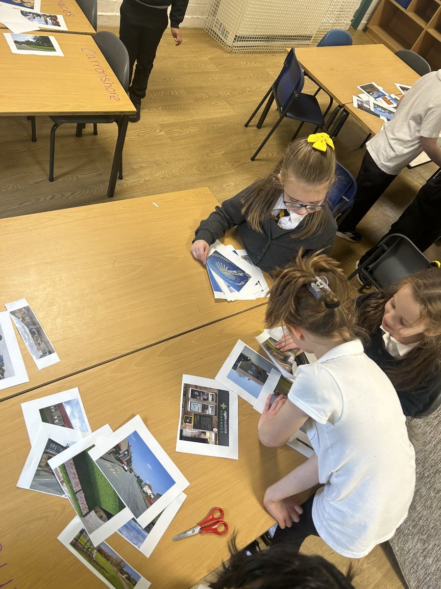 CarronshoreP23's tweet image. The children in P2 were teaching Zorian the Alien all about different places in Carronshore. They did a great job of separating pictures into places in Carronshore and other parts of the world #ourlocalarea @carronshoreps