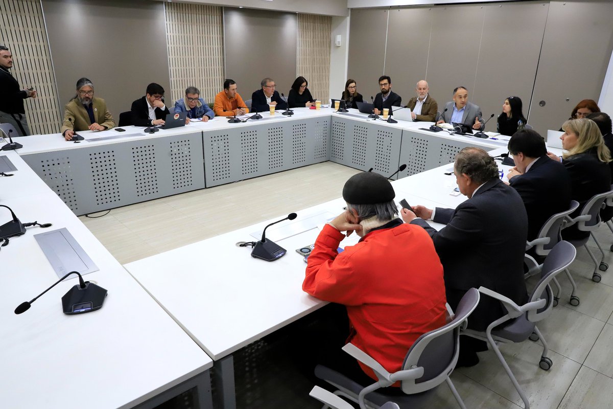 MintrabChile's tweet photo. Seguimos en los #DialogosMultinivel con @Asimet y @Constramet para la elaboración del proyecto de ley sobre Negociación Colectiva Multinivel. Acompaña @Min_Hacienda, @meconomia y @OITconosur. https://t.co/KAG4WLyCcY