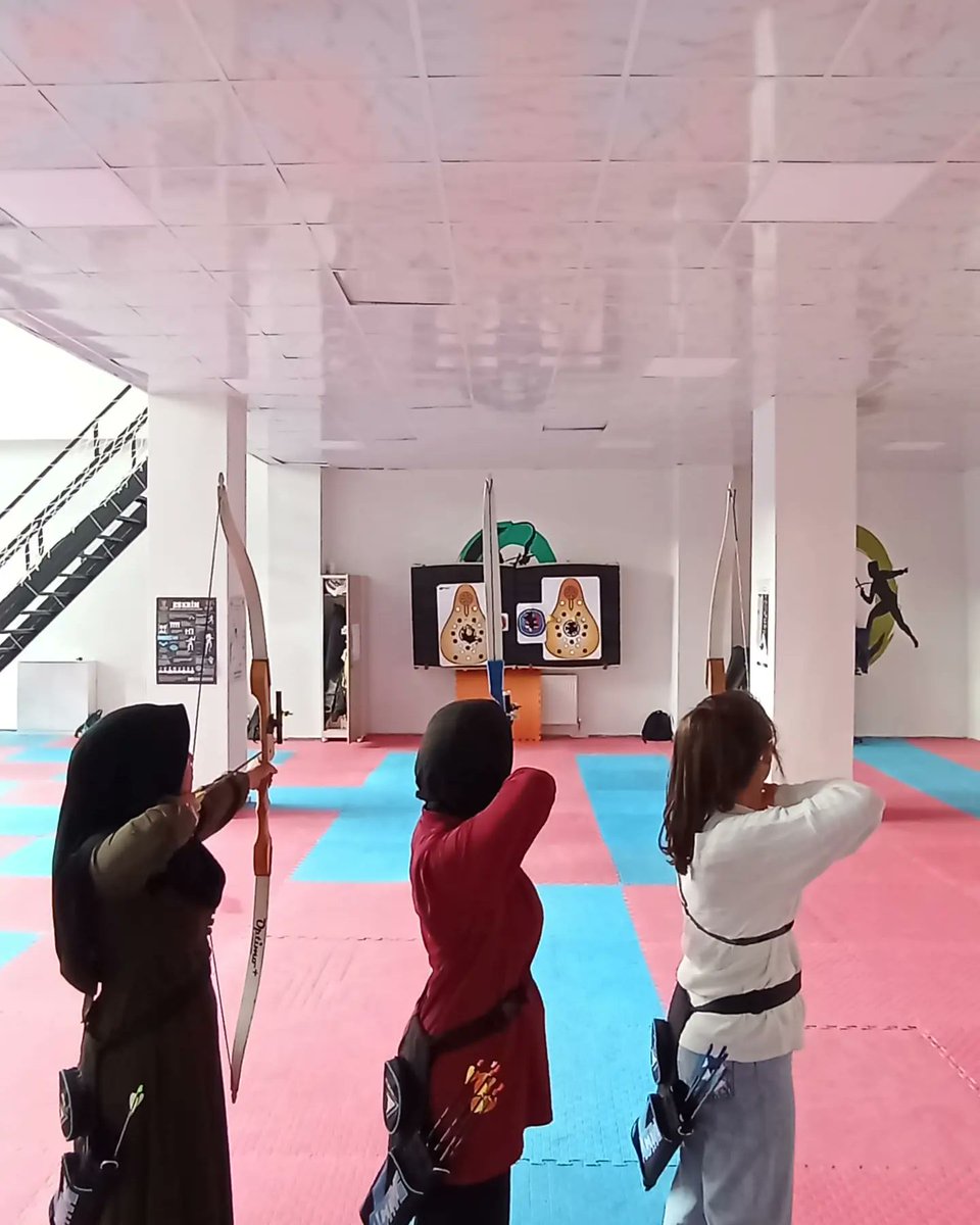 Okçuluk kurslarımız antrenörlerimiz eşliğinde gerçekleştirilen antrenmanlarla tüm hızıyla devam ediyor.

<a href="/OA_BAK/">Dr. Osman Aşkın Bak</a> 
<a href="/gencliksporbak/">Gençlik ve Spor Bakanlığı 🇹🇷</a> 
<a href="/alicelik_64/">Ali Çelik</a>