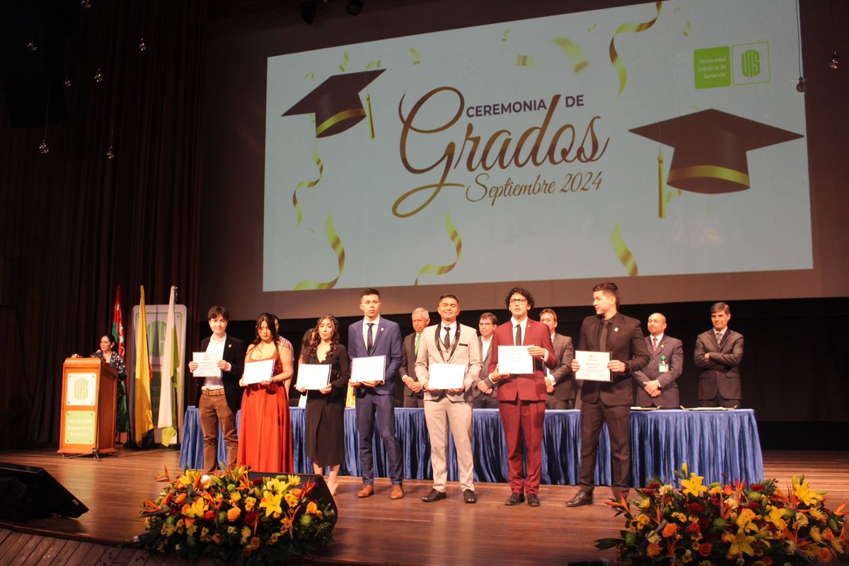 UIS's tweet photo. 👩🏻🎓👨🏽🎓 Durante la primera ceremonia de #GradosUIS 2024, 7️⃣ estudiantes de la Facultad de Físicomecánicas, reciben la distinción Cum Laude 🏆🥇 por su excelencia académica. ¡Qué pilera! Felicitaciones 🎉 https://t.co/tA7aUo6PXy