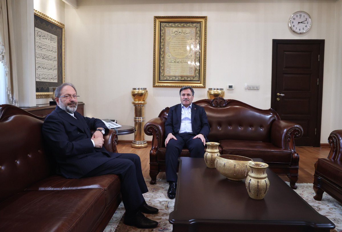 Diyanet İşleri Başkanımız Prof.Dr. <a href="/DIBAliErbas/">Prof. Dr. Ali Erbaş</a> hocamız ile bir araya geldik.

▪️Din görevlilerimiz başta olmak üzere, ülkemiz ve gönül coğrafyamızın gündemi ile ilgili istişarelerde bulunduk.

▪️Görevlerine son verilen Fahri Kur-an Kursu Öğreticilerimizin görevlerine iade