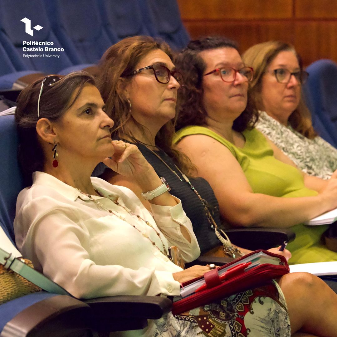 IPCBoficial's tweet photo. Porque felicidade e bem-estar também são importantes no local de trabalho, o IPCB acolheu a ação de formação “Happiness Talk", conduzida por Teresa Preta (Your Happy Mode). Em outubro, na ESE, segue-se a 5.ª Certificação em Happy Manager. 🥳😎
#ipcb #politecnicocastelobranco https://t.co/3wl2BuJf6V