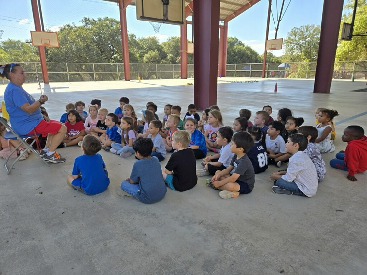 PaschalPatriots's tweet photo. Out students are diving into new adventures through reading!! We are proud to be a part of the #BigTexasReadIn as they explore stories and let their imaginations soar!! Thank you, HEB, for supporting education and inspiring a love of reading! #Read3 #WeAreSCUC #ReadersAreLeaders https://t.co/QHWxx3jwYQ