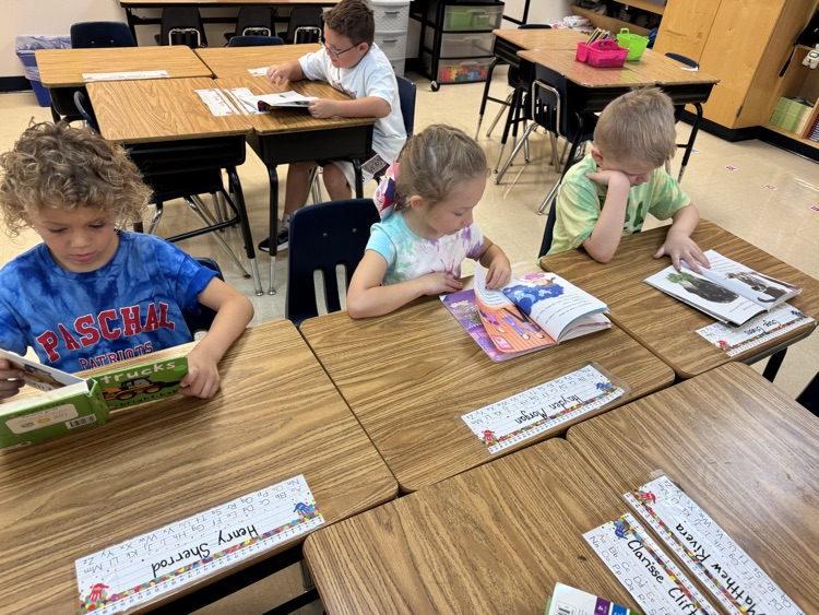 PaschalPatriots's tweet photo. Out students are diving into new adventures through reading!! We are proud to be a part of the #BigTexasReadIn as they explore stories and let their imaginations soar!! Thank you, HEB, for supporting education and inspiring a love of reading! #Read3 #WeAreSCUC #ReadersAreLeaders https://t.co/QHWxx3jwYQ