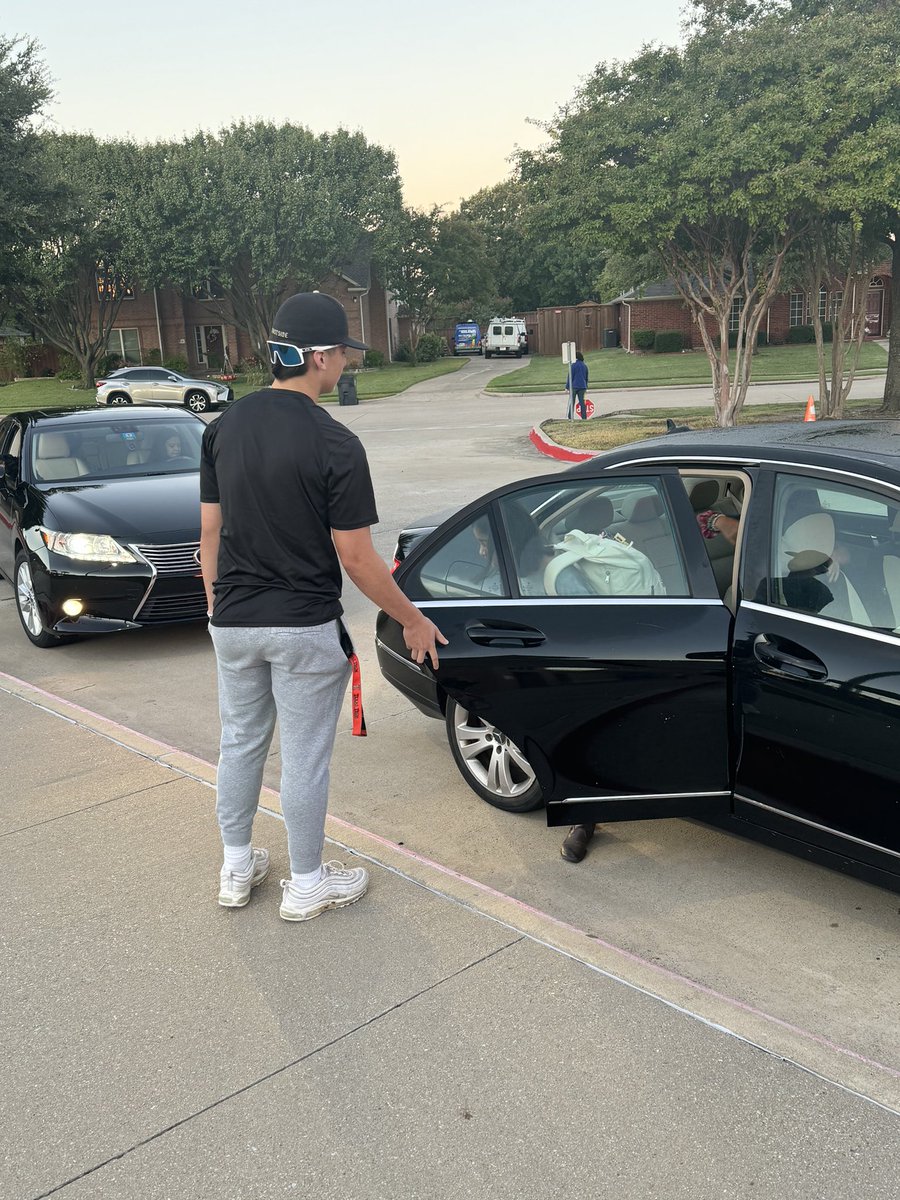 Our boys out supporting the community and our feeders this morning as they greeted parents and students at Boggess Elementary! Love it! We are one #eastside! #beast #thejungle <a href="/EastPanthers1/">Plano East Senior High School Panthers</a> <a href="/PISDAthDept/">Plano ISD Athletic Department</a>