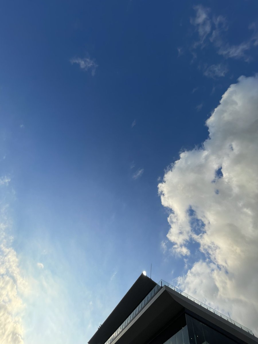船橋競馬場の空