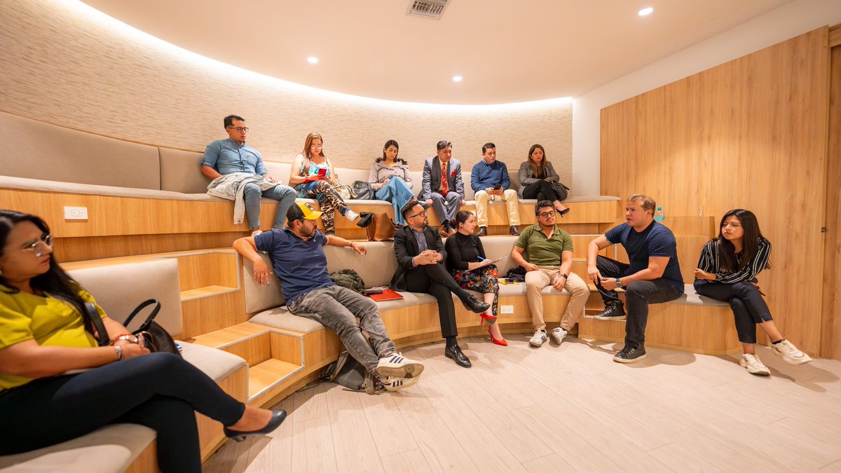 Capacitar a tu equipo político no es solo una inversión, es la clave para ganar. Un equipo bien preparado marca la diferencia entre una campaña que pasa desapercibida y una que deja huella. A través de una formación estratégica, tu equipo aprenderá a comunicar mejor, movilizar