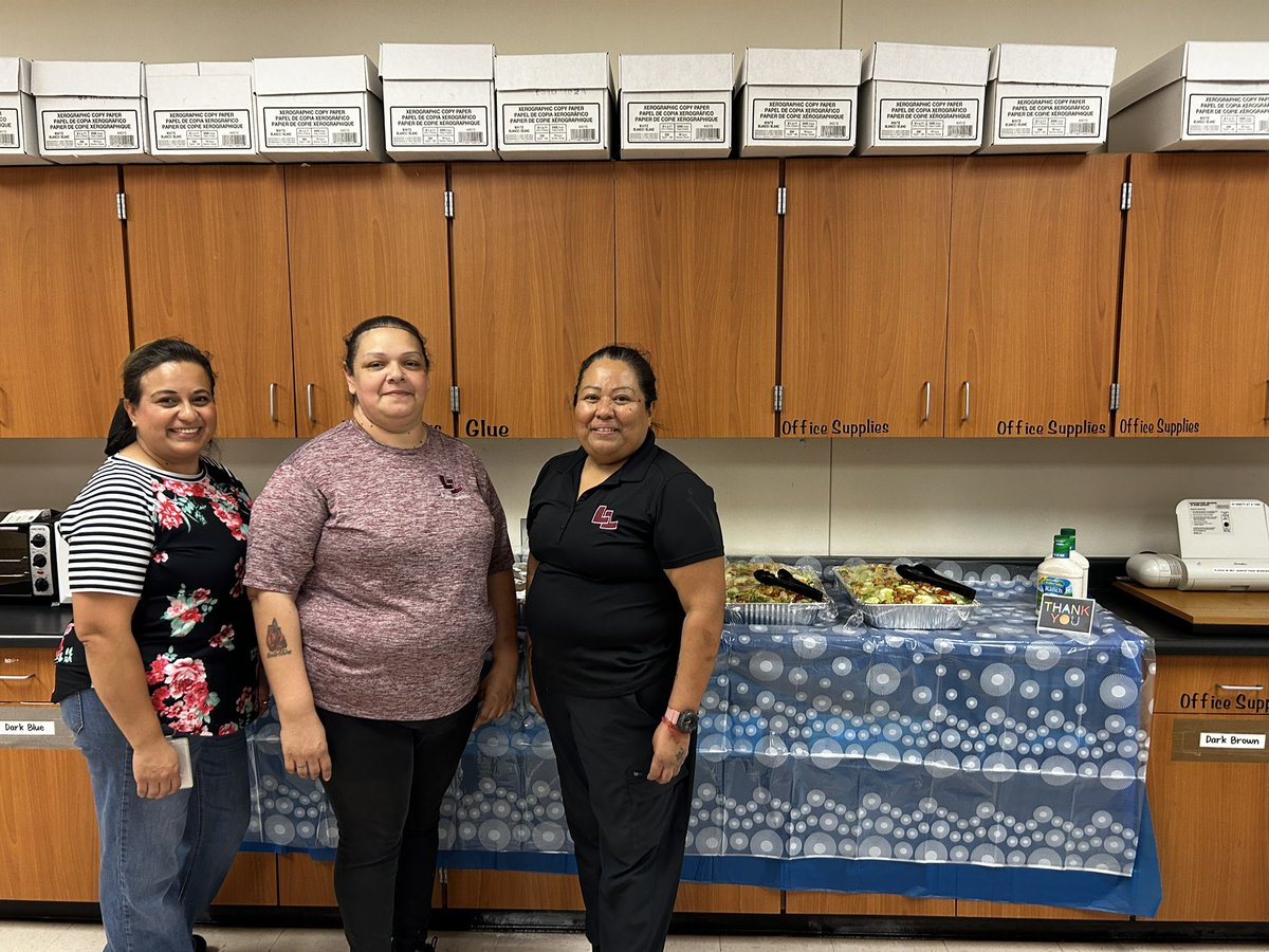 Our fabulous school nutrition team taking care of our staff and making wings and salad for lunch!!! #LockHeart <a href="/LockhartISD/">Lockhart ISD</a>