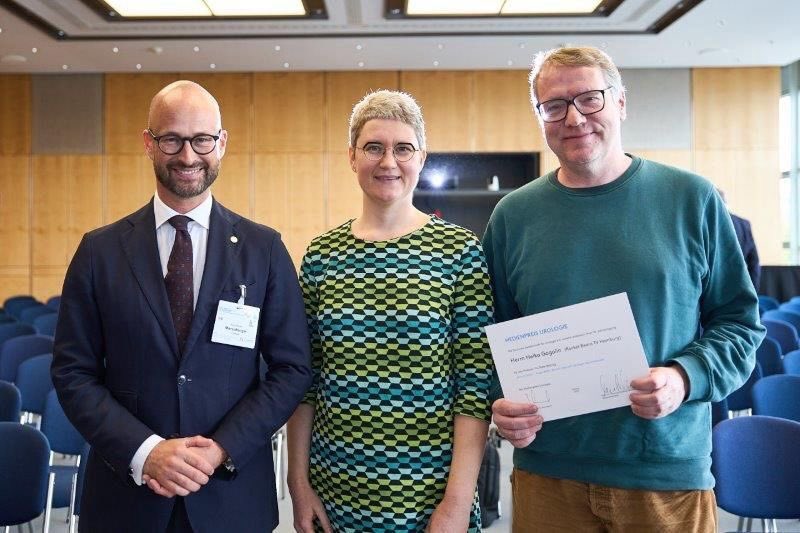 TheRocketBeans's tweet photo. Wir haben mit unserem Podcast #AlmostDaily und der Folge 495 den Medienpreis Urologie gewonnen! 🍆 https://t.co/l43Zjlq6ug