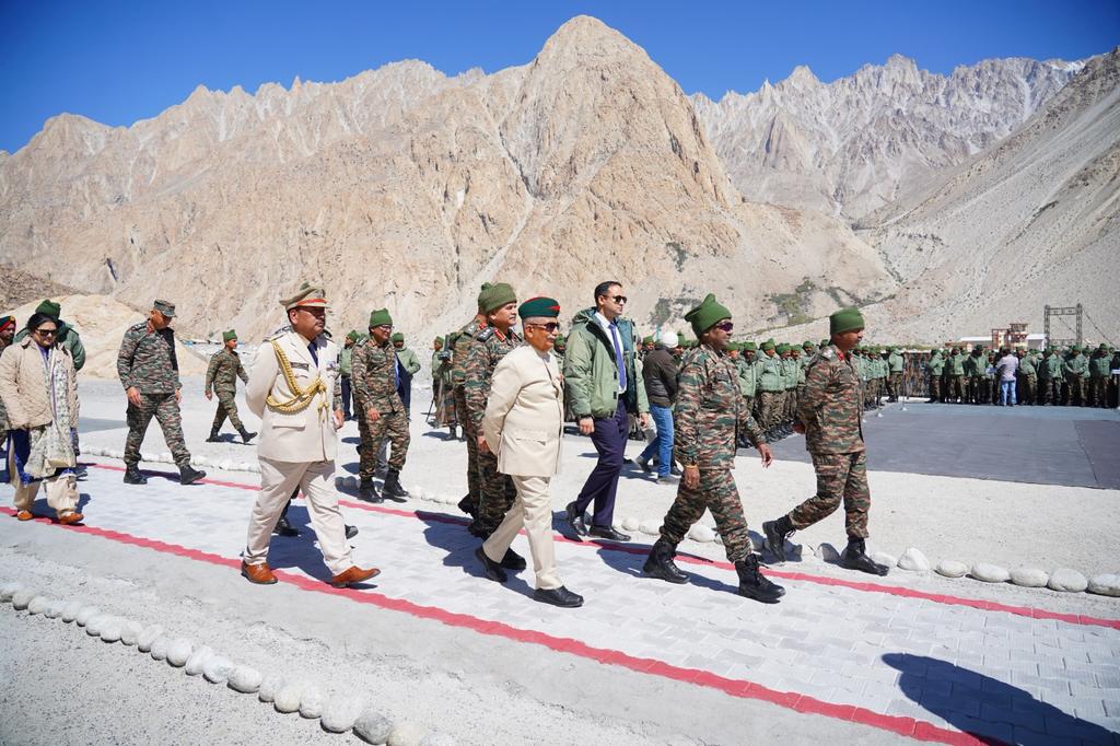 lg_ladakh's tweet photo. The President of India Smt. Droupadi Murmu visited #Siachen Base Camp #Nubra, She was warmly received by The Hon'ble Lt Governor Brig [Dr] BD Mishra [Retd], Army Chief and other dignitaries at the #Thoise Airport.
#PresidentVisit #Siachen #Leh 
#Ladakh https://t.co/shtzcHDsgg