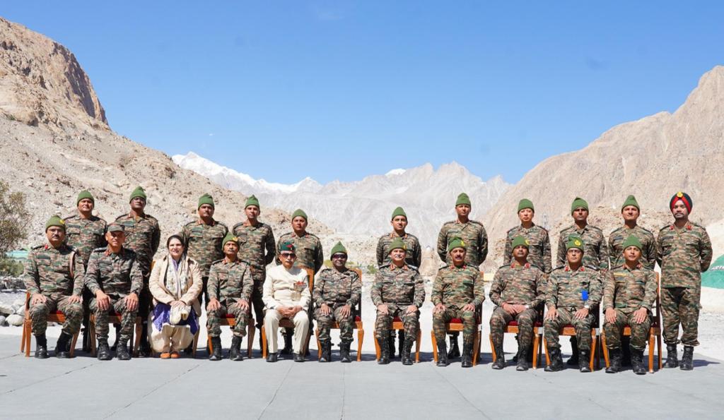 lg_ladakh's tweet photo. The President of India Smt. Droupadi Murmu visited #Siachen Base Camp #Nubra, She was warmly received by The Hon'ble Lt Governor Brig [Dr] BD Mishra [Retd], Army Chief and other dignitaries at the #Thoise Airport.
#PresidentVisit #Siachen #Leh 
#Ladakh https://t.co/shtzcHDsgg