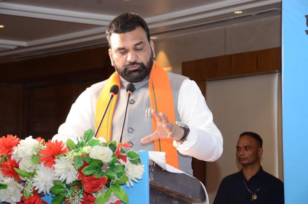 Teamsamrat4bjp's tweet photo. आज पटना में "प्रभात खबर" हिन्दी दैनिक द्वारा आयोजित बैकिंग कालेकियम कार्यक्रम समारोह में सम्मिलित हुआ और वित्त जगत के जानकारों के साथ बिहार के विकास में बैंकों की भूमिका पर संबोधित किया।

#FinanceDepartment #Banking #Bihar #BJP #samratchoudhary #teamsamratchoudhary #DeputyCM https://t.co/uTQt47nXoM