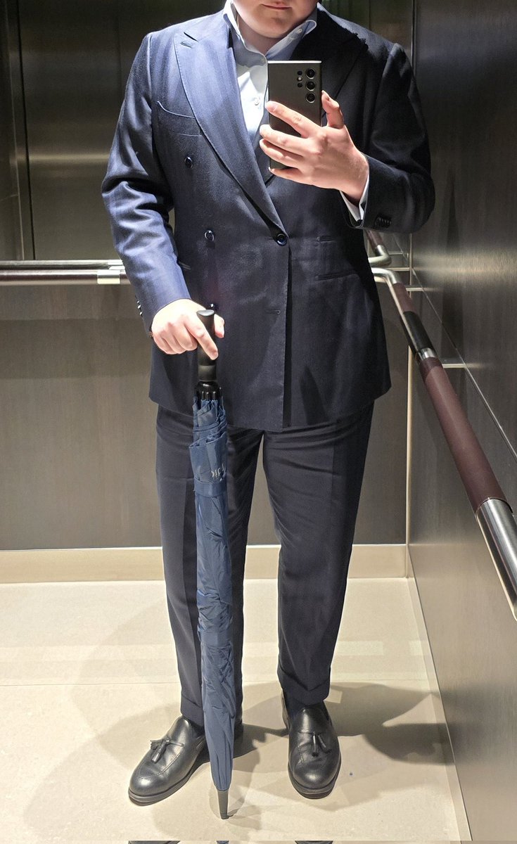 Rainy days in London.

#suit #suits #suitandtie #sartorial #formalwear #formalshoes #loafers #dressednetterthanyou #money #findom #findomalpha #dom #dominant #formal #sartorial #business