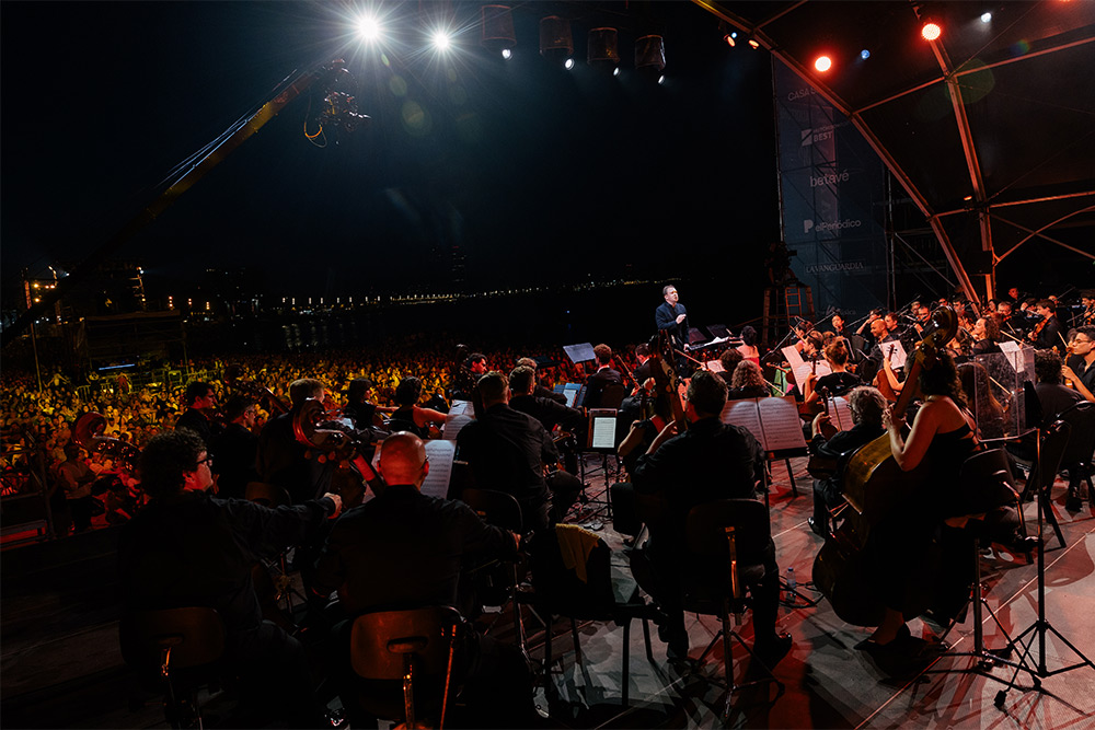 Agraïts de participar en la sonorització de 'Clàssica a la Platja' a la Platja de Sant Sebastià, dins la Regata Cultural 2024. Una col·laboració amb institucions com el Liceu, el Palau de la Música i l'Auditori, per portar la millor música clàssica al cor de la Barceloneta!