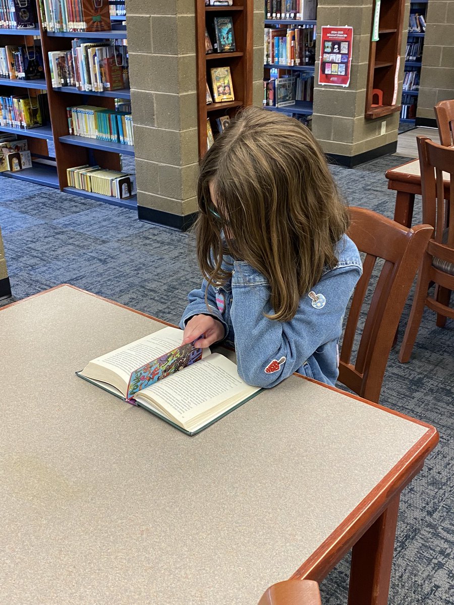 llazzelle's tweet image. Dropping Everything And Reading @PhelpsCenter @DrGrenitaLathan #SPSreadtosucceed