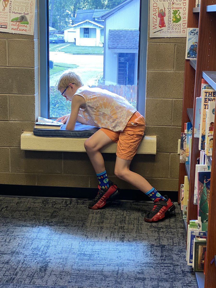 llazzelle's tweet image. Dropping Everything And Reading @PhelpsCenter @DrGrenitaLathan #SPSreadtosucceed