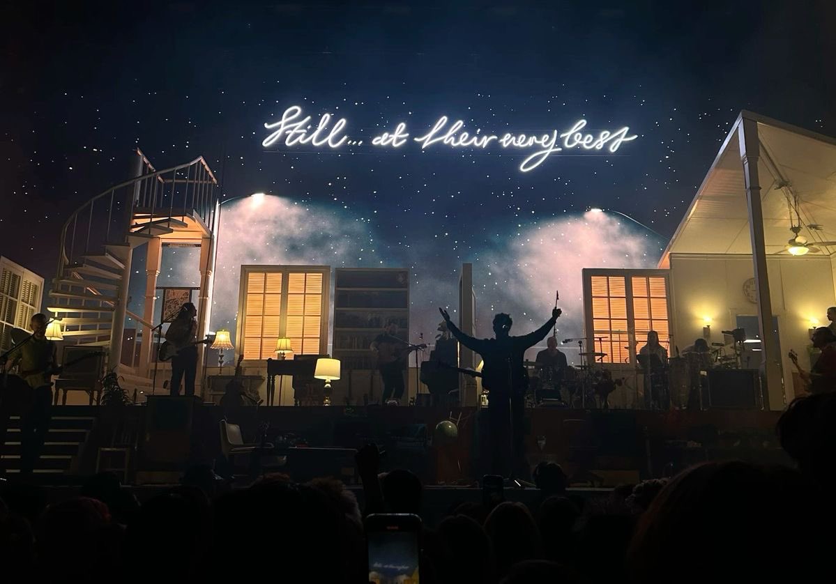 1989healy's tweet image. Feeling homesick