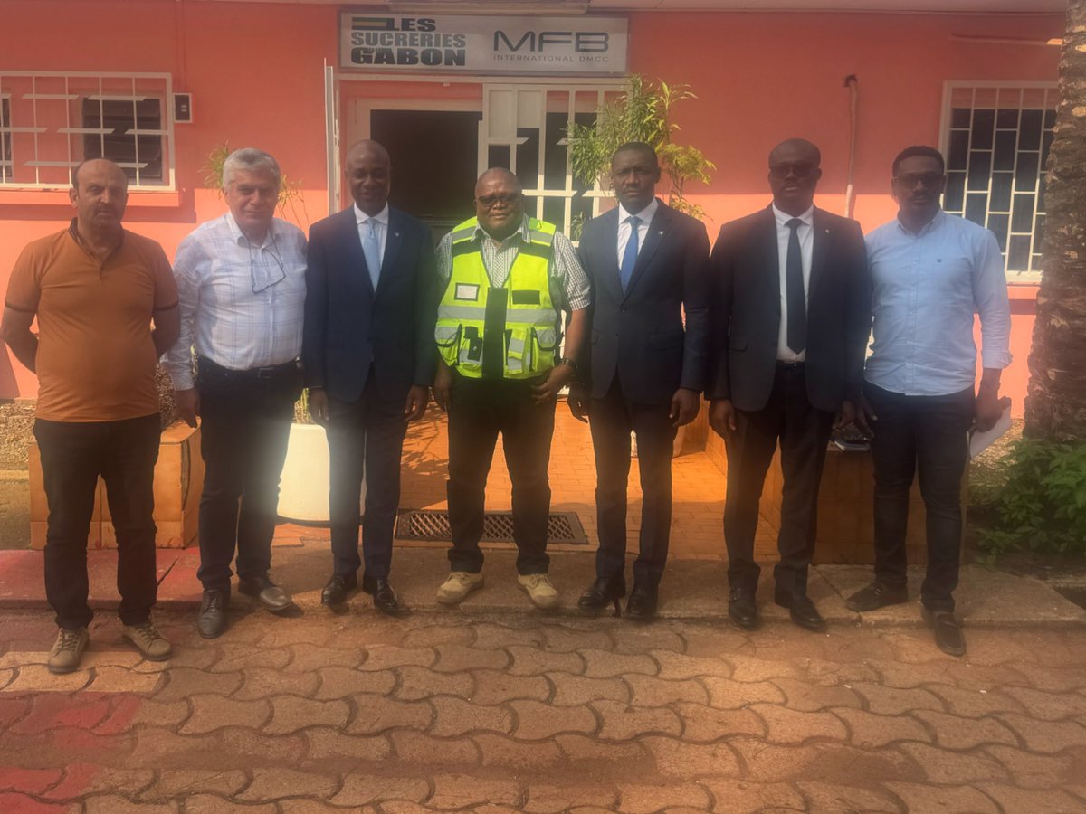 altunsuat's tweet photo. BGFIBank Libreville Genel Müdürü Sayın Dimitri Kevin NDJEBI ve heyetini Les Sucreries Du Gabon fabrikamızda ağırlamaktan onur duyduk.
#BFGIBank 
#LesSucreriesDuGABON 
#reinerbraun https://t.co/RhTBLLclsU