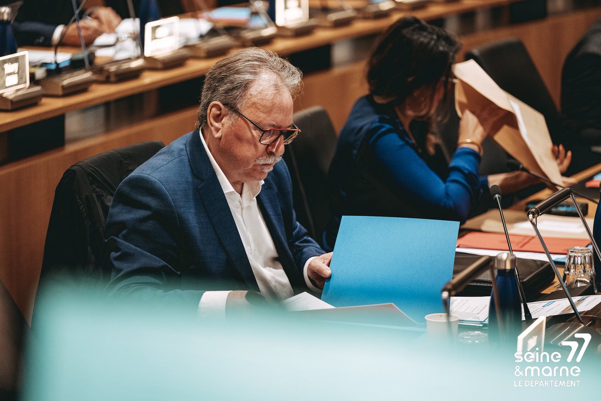 Majorite77's tweet photo. 👥  Vos élus de la @Majorite77, réunis aujourd’hui en séance plénière et en commission permanente, à Melun. 

Pour vous défendre et porter la voix de notre territoire 👊 

#SéancePublique #Majo77 https://t.co/BLpBS9nHcN