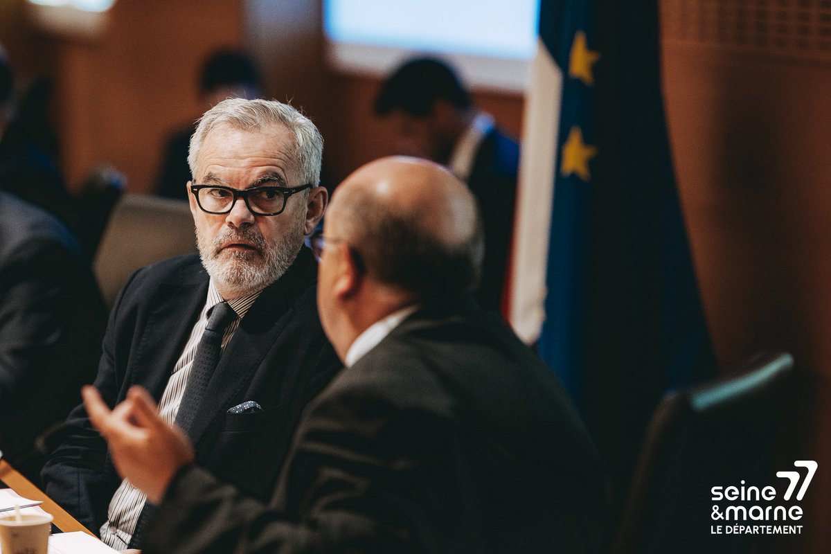 👥  Vos élus de la <a href="/Majorite77/">Groupe LR, Divers droite et Centre - Majorité 77</a>, réunis aujourd’hui en séance plénière et en commission permanente, à Melun. 

Pour vous défendre et porter la voix de notre territoire 👊 

#SéancePublique #Majo77