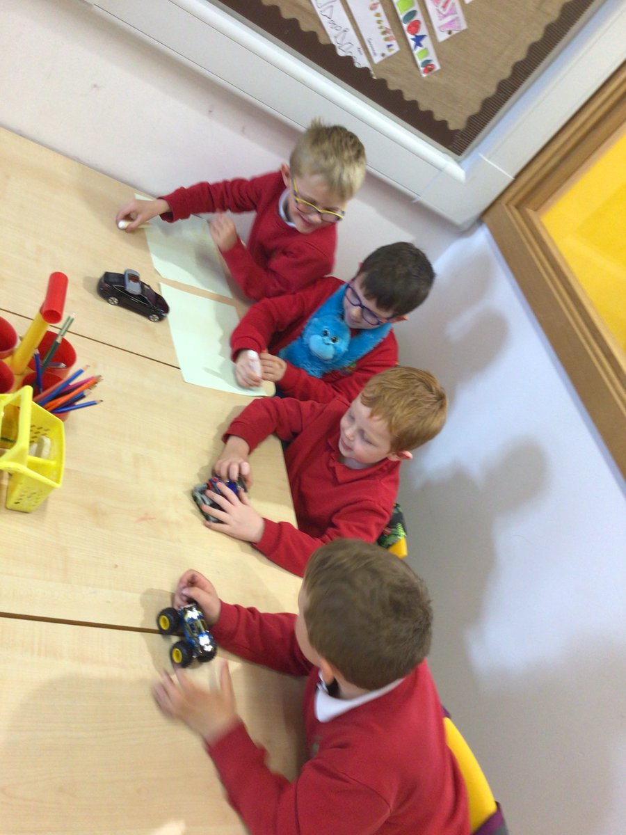 SchoolHillside1's tweet photo. P2SP enjoyed bringing in a toy from home for their treat on Wednesday. Lots of lovely playing, imagination and sharing going on. #P2SP #play https://t.co/DOeuP3pvMg