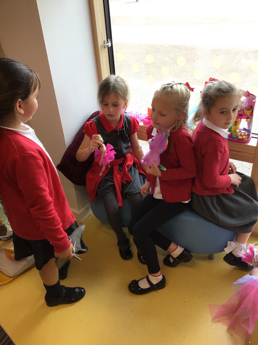 SchoolHillside1's tweet photo. P2SP enjoyed bringing in a toy from home for their treat on Wednesday. Lots of lovely playing, imagination and sharing going on. #P2SP #play https://t.co/DOeuP3pvMg