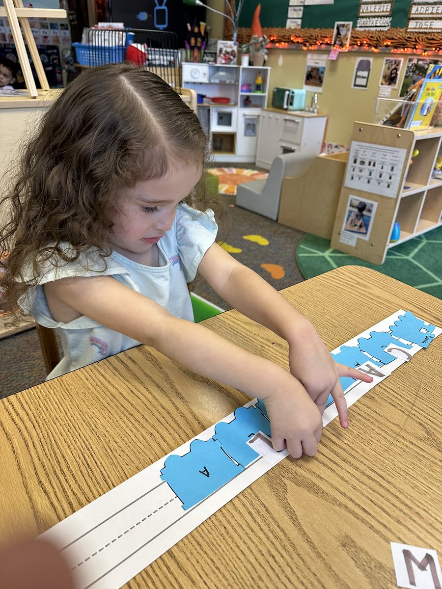 RCPS_EarlyLearn's tweet image. Letter recognition using their names.
#letterrecognition #lettersinmyname #letters #preschool #dph #pat