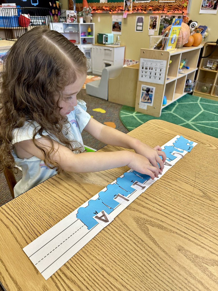 RCPS_EarlyLearn's tweet image. Letter recognition using their names.
#letterrecognition #lettersinmyname #letters #preschool #dph #pat