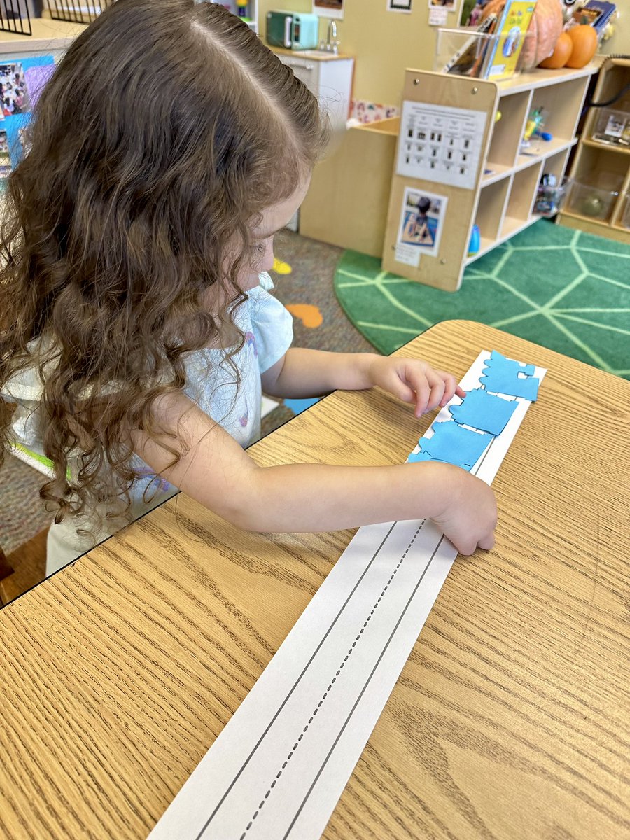 RCPS_EarlyLearn's tweet image. Letter recognition using their names.
#letterrecognition #lettersinmyname #letters #preschool #dph #pat