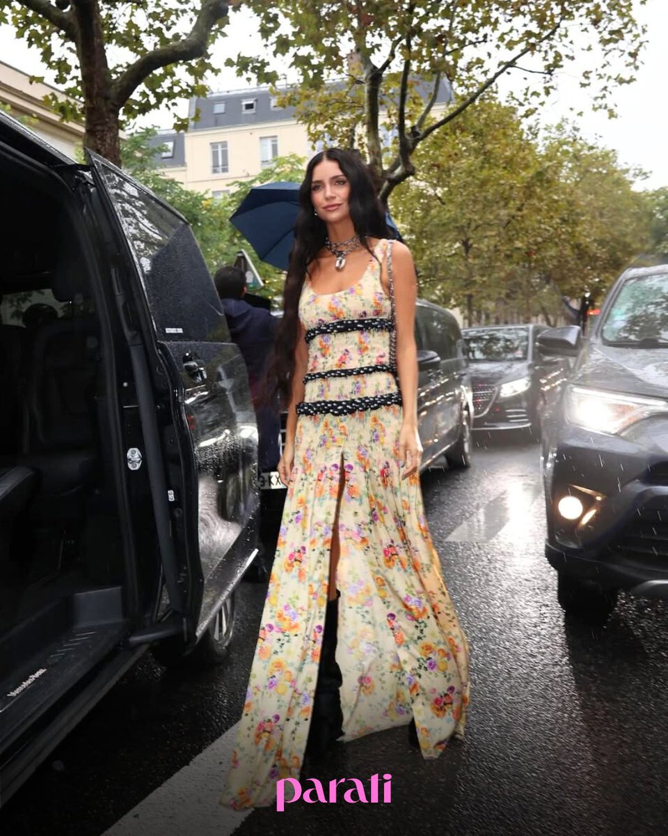 ParaTiOnline's tweet photo. #ZairaNara brilló en París 📍, en la Semana de la Moda de una exclusiva marca ✨.

Lució un vestido #HippieChic, confeccionado en gasa de estampa floral, elastizado hasta la cadera y con falda amplia y fruncida al piso más abertura frontal.

➡️ https://t.co/nA2XbyrCSf https://t.co/KFUjnasQCT