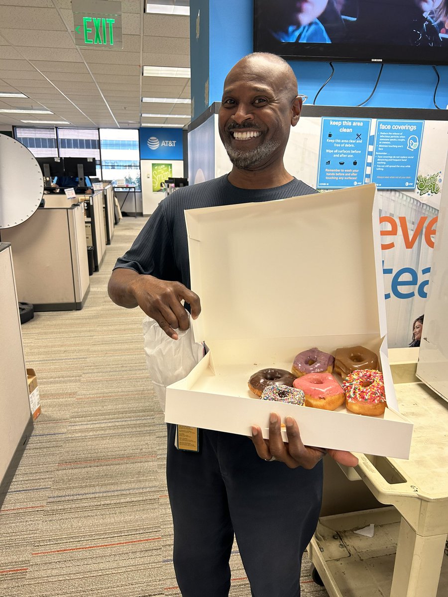 Service with a smile! Hi Mr. Torence! #WeRtheNac #Smithstarzz