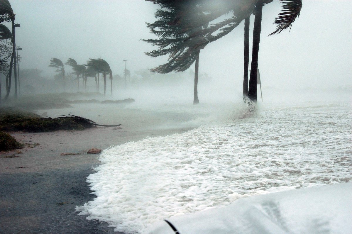🌀 With Hurricane Helene on the horizon, it's crucial to be prepared!  Have an evacuation plan in place and stay informed with emergency alerts. Your safety is our top priority! #HurricaneHelenePrep 🌪️