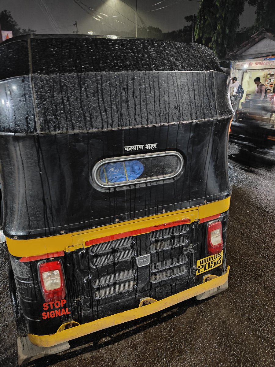 प्रवाशांना गाडीत घेऊन, इच्छित ठिकाणी न सोडता...रस्त्यात उतरवून भाडे नाकारणाऱ्या कल्याण पूर्वेतील रिक्षचालकावर कृपया कारवाई व्हावी <a href="/ThaneCityPolice/">ठाणे पोलीस.. Thane Police</a> <a href="/DGPMaharashtra/">महाराष्ट्र पोलीस - Maharashtra Police</a> <a href="/MumbaiPolice/">मुंबई पोलीस Mumbai Police</a> <a href="/CMOMaharashtra/">CMO Maharashtra</a> <a href="/Dev_Fadnavis/">Devendra Fadnavis</a>