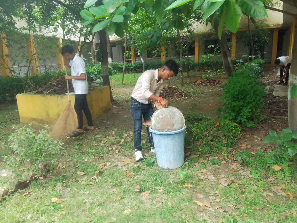 महाविद्यालय में राष्ट्रीय सेवा योजना के  दिन के अवसर पर महाविद्यालय के परिसर में सफाई कर स्वयंसेवकों ने स्वच्छता का संदेश दिया और इसके साथ ही कार्यक्रम का भी योजना किया गया....
<a href="/_NSSIndia/">NSS India</a> 
<a href="/NSSCELLGOVMP/">NSS MADHYA PRADESH</a> 
<a href="/nssnsutcell/">National Service Scheme, NSUT</a> 
<a href="/NssrdD/">NSS Regional Directorate Delhi</a> 
<a href="/NSSRDBhopal/">NSS Regional Dte. MP & CG</a>