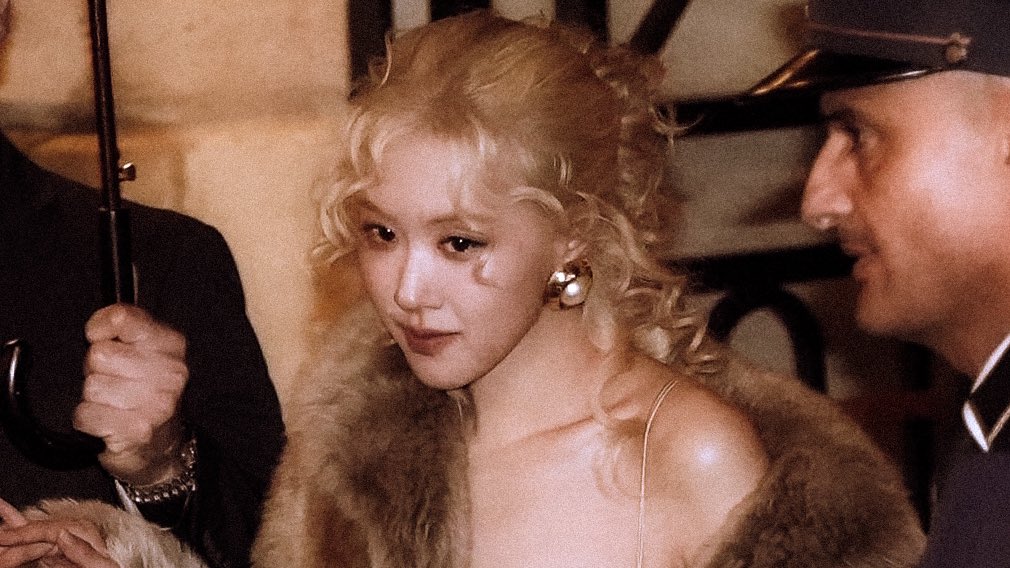 Pls reply and continue using the tags🖤

ROSÉ SAINT LAURENT 
#ROSÉxSaintLaurentSS25
VAMPIREHOLLIE IS COMING
#ROSÉisCOMING #ROSÉ