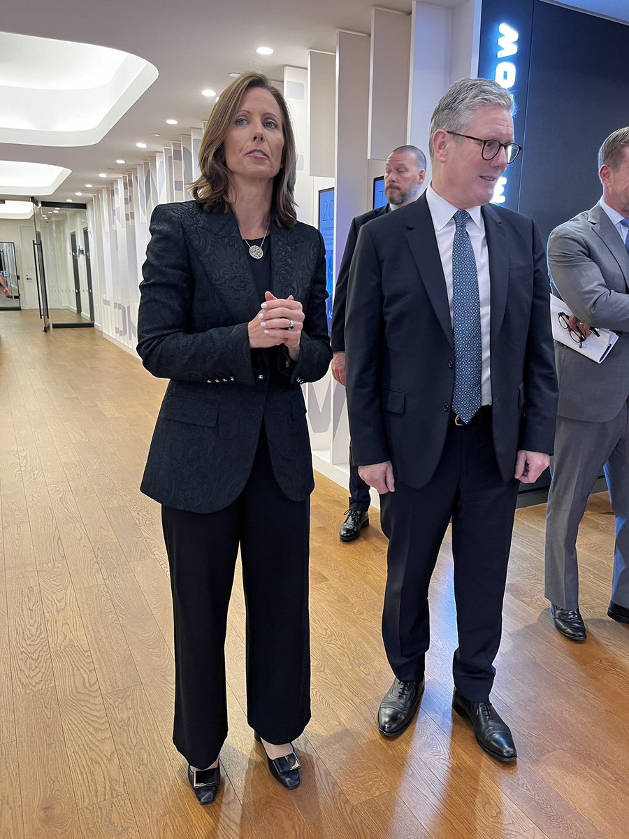 AlexJFMorales's tweet photo. Prime Minister @Keir_Starmer toured Nasdaq, meeting CEO @adenatfriedman and also @kpfortney, who was there for a launch event following the IPO of BioAge Labs, which she co-founded. https://t.co/zigIVO0Csg
