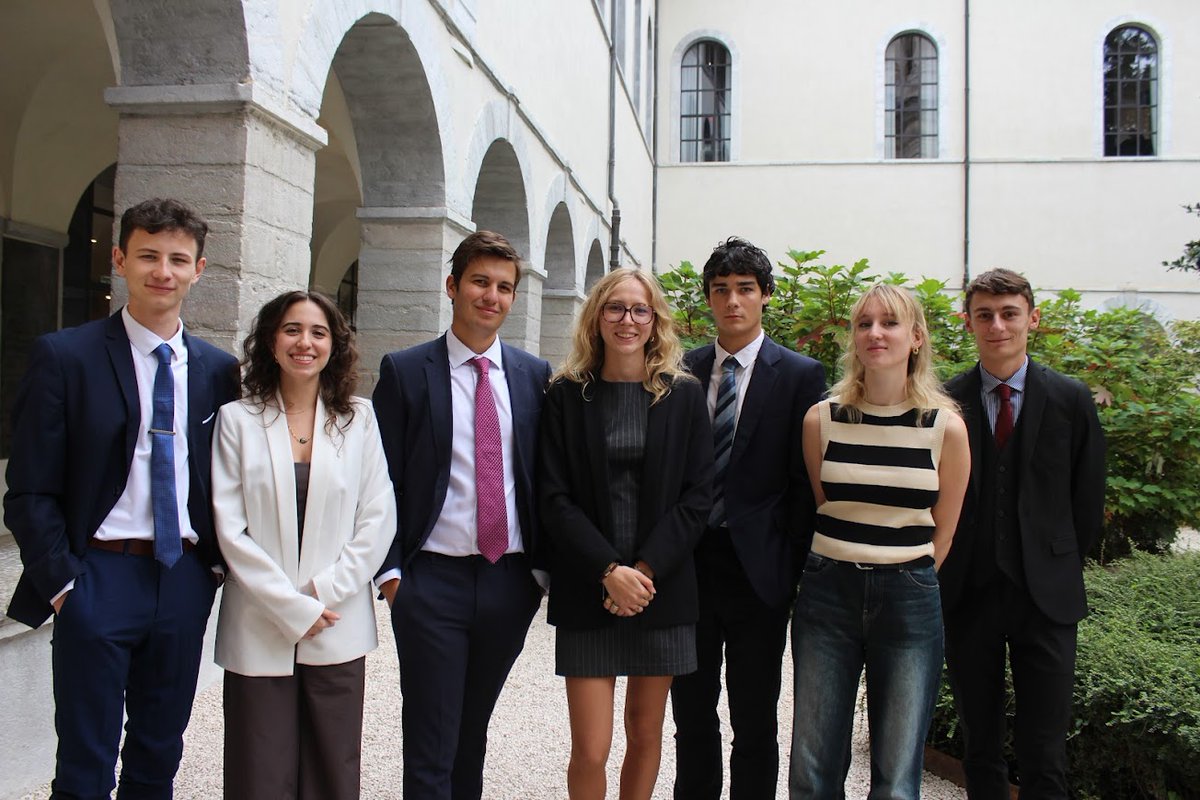 Connaissez-vous Atum Mundi🌐?

Dans un temps ou le monde bouge, la place des jeunes devrait se définir par l'engagement👨‍🎓

Les réseaux sociaux étant à portée de tous, nous avons pris la décision de nous démarquer en créant <a href="/atummundi/">Atum Mundi</a>. 

Je vous explique🧵1/12⬇️