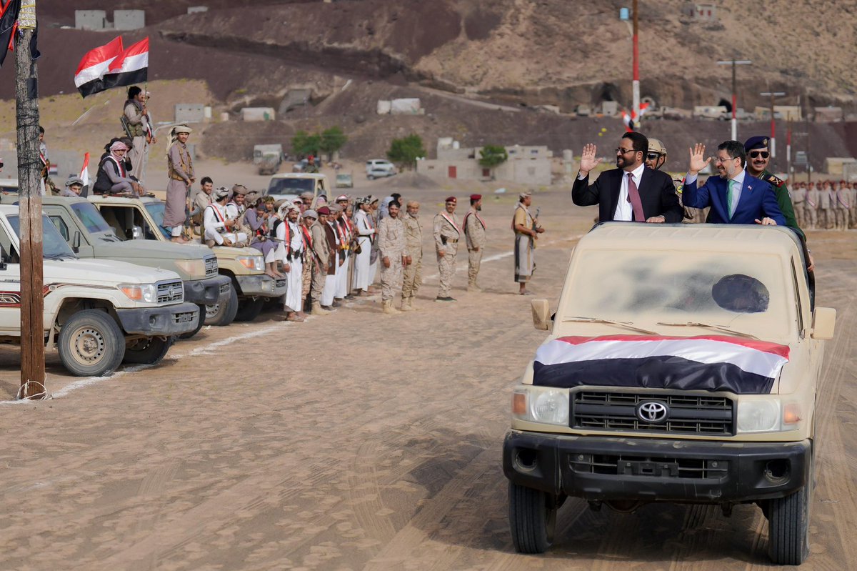 BinmubarakAhmed's tweet photo. تحية سبتمبرية واكتوبريةلكم أيها الأبطال الميامين المحتشدين بهذا العرض المهيب في مدينة #مأرب بمناسبة أعياد الثورة اليمنية الخالدة 26 سبتمبر و14 أكتوبر و30 نوفمبر، ولزملائكم المرابطين بجبهات القتال وهم يدافعون عن الوطن من الإمامة الحوثية، وتقدير واعتزاز بكل اشكال المقاومة ضد هذا المشروع الكهنوتي.
منكم نستمد الصمود ونتعلم الثبات ونزداد ثقة بأن النصر قادم.