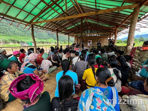 MizzimaNews's tweet photo. ရေဘေးသင့် ကရင်နီစစ်ရှောင်များအတွက် စားသောက်ကုန်နှင့် မိုးကာများ CRTF ထောက်ပံ့
#ရေဘေးသင့်
#ကရင်နီစစ်ရှောင်
#CRTF
Website Link >>https://t.co/CIdCozrIIm https://t.co/Q5c2m6yYNN