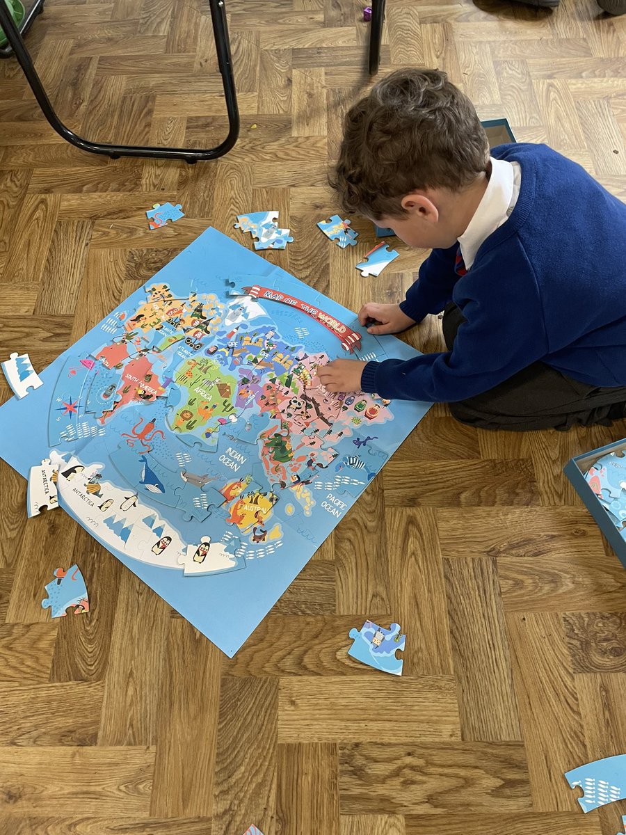 redgateyear3's tweet photo. Learning about the world through jigsaws and Google Earth #rcpgeography #rcpcomputing https://t.co/PKWe3Epyoh