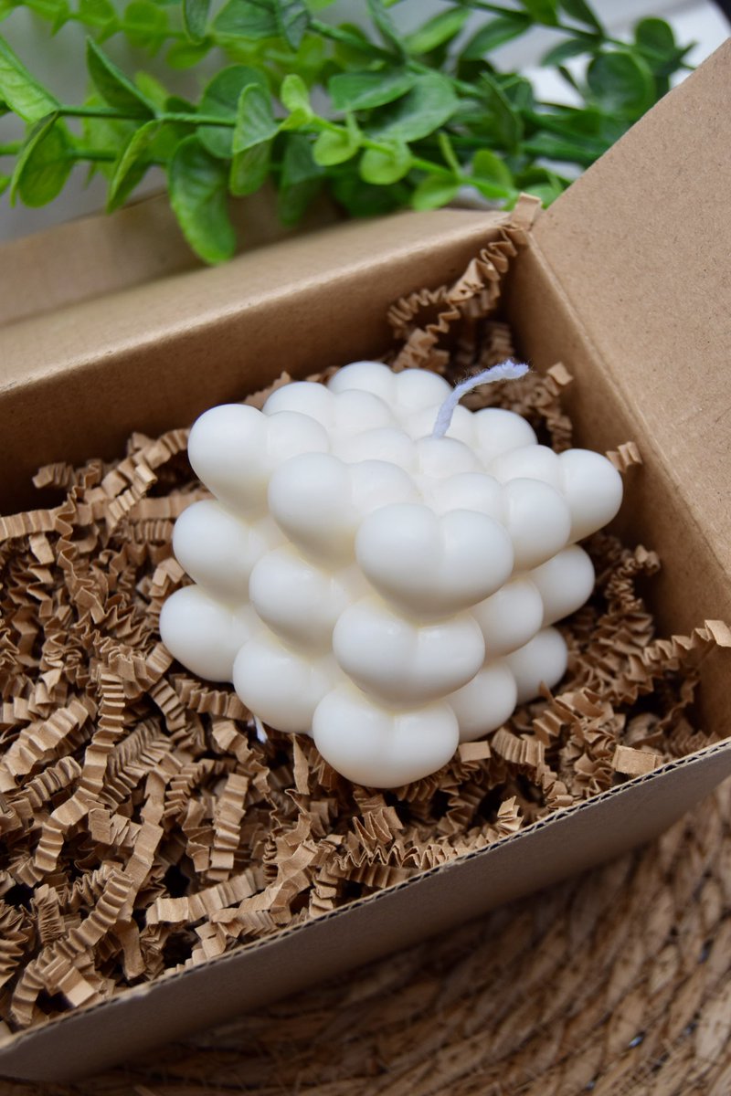 kensiart's tweet photo. 🕯️✨ ¡Llena tu hogar de calidez y amor con nuestra vela de soja 100% natural! 💖 Con su elegante forma y delicados corazones en relieve, es el toque perfecto para crear una atmósfera acogedora y romántica. 🌿❤️ Hecha a mano #VelaDeSoja #DecoraciónConAmor 
https://t.co/e9Pvkk3Trb https://t.co/Mx5brUFylX