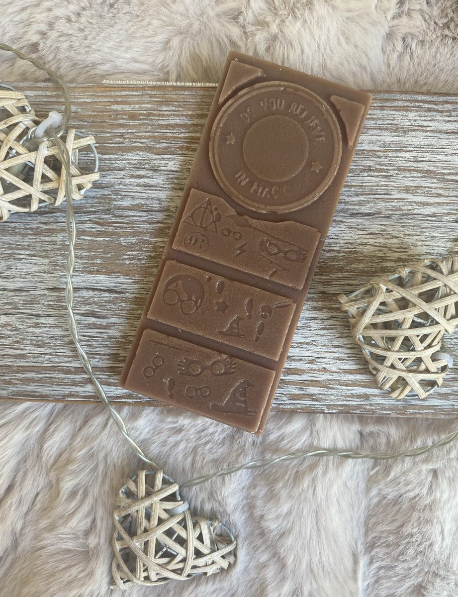 flamegamecandle's tweet photo. Any #HarryPotter fans out there? Or perhaps you know someone who is?

We have 4 wax melts inspired by the wizarding world, including sorting hat shaped melts!

Scents are Butter Beer, Chocolate frog and Hogwarts Library ⚡️

https://t.co/ccCBQkmuck https://t.co/NRsMRLi9SO