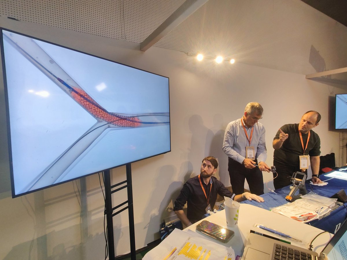 Another awesome Left main stenting simulation session  on bench today with the master  @olivierdarremont teaching the different techniques during <a href="/GRCIcardio/">GRCI</a> meeting ! <a href="/BifurcationClub/">European Bifurcation Club</a> <a href="/GoranEBC/">Goran Stankovic, MD, PhD</a> <a href="/BSC_EU_Heart/">Boston Scientific EMEA - Cardiology</a>