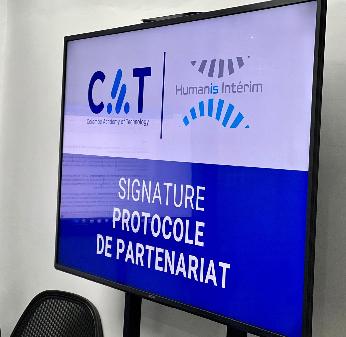 Colombe_academy's tweet photo. Nous sommes ravis de partager un moment clé pour la Colombe Academy of Technology (CAT). Aujourd’hui marque le début d’un partenariat stratégique avec Humanis Interim, un acteur majeur dans le domaine de l’intérim et de l’insertion professionnelle. https://t.co/OI47oz9NYm