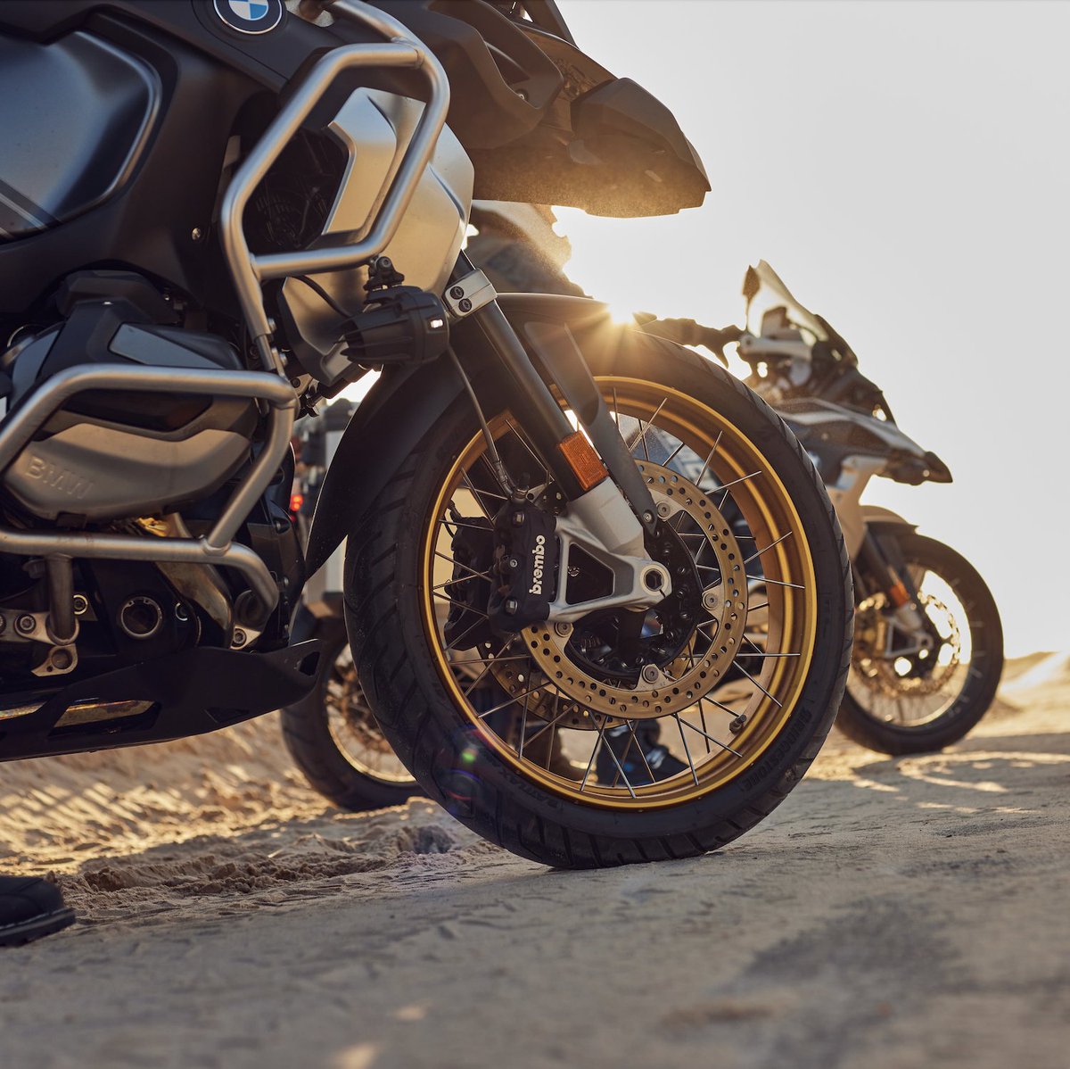 BMWMotorradKSA's tweet photo. اشتقت للمغامرات المثيرة مع الرفاق؟
دراجة R 1250 GS Adventure جاهزة لتجمعكم على درب الحماس.

Missing thrilling adventures with friends? The R 1250 GS Adventure is ready to lead the way. 
⁣
#BMWMotorradKSA #MakeLifeARide #NeverStopChallenging #R1250GSA https://t.co/nozY58pEe3